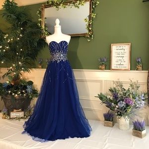 Formal evening Prom dress with tulle